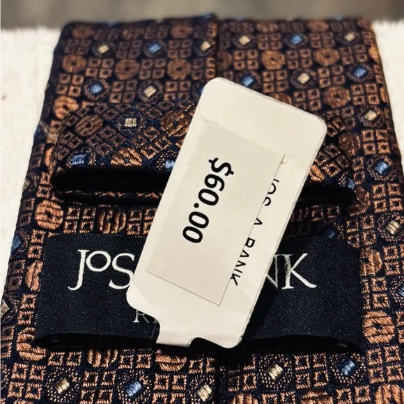 Brand New Corporate Power Tie By JOS A. BANK (Reserve Collection) - Picture 5 of 5